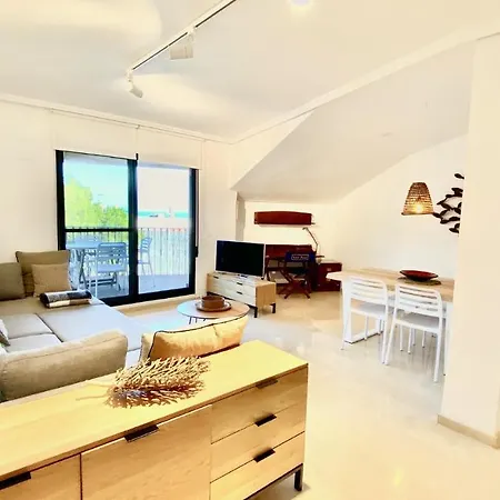 Διαμέρισμα Luxury Overlooking Bay Numm1 *